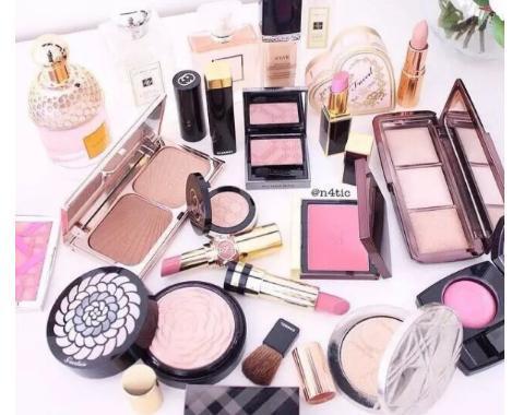 22歲女大學生化妝品過敏引發(fā)多器官衰竭，ICU16天后家人含淚放手